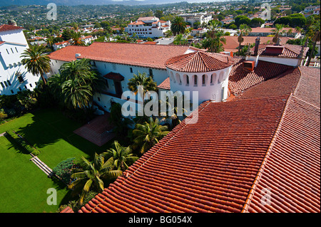 Santa Barbara Courthouse, ein Blick von El Mirador (Uhrturm) auf der vierten Etage Stockfoto