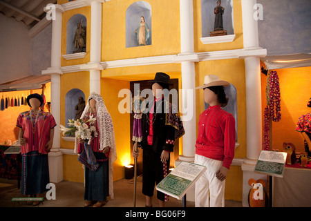 Casa K'ojom das traditionelle Musik-Museum im Centro Cultural La Azotea in Jocotenango Antigua Guatemala. Stockfoto