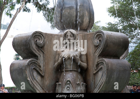 Brunnen im Parque Central in Antigua Guatemala. Stockfoto