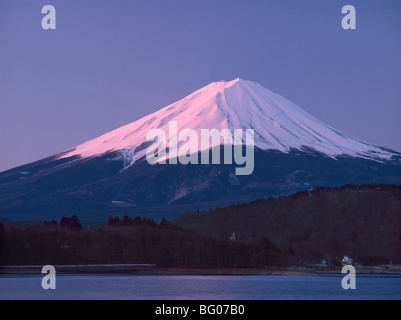 Sonnenaufgang am Mount Fuji von Kawaguchi-See, Yamanashi Präfektur, Japan, Asien Stockfoto