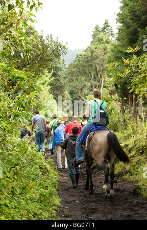 Trekking und Reiten in Richtung der Pacaya Vulkans Gipfel. Nationalpark Vulkan Pacaya. Stockfoto