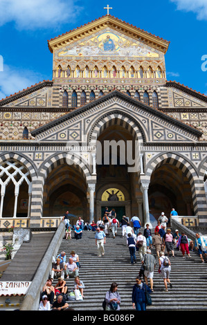 Der Vorderseite der Kathedrale Amalfi, Italien Stockfoto