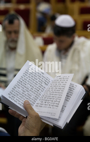 Israel, Tel Aviv, Beit Daniel, Tel Avivs erste Reform Synagoge während des Gottesdienstes Stockfoto