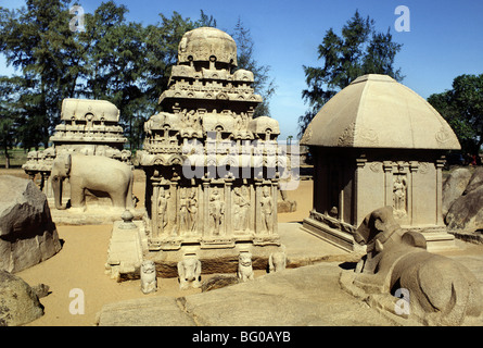 Fünf Rathas, stammt aus dem späten 7. Jahrhundert, Mahabalipuram, Kancheepuram Bezirk, Tamil Nadu, Indien Stockfoto