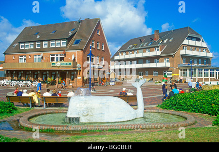 Korbsesseln und Wagen auf den Strand von Baltrum Insel, Ostfriesland, Niedersachsen, Deutschland Stockfoto