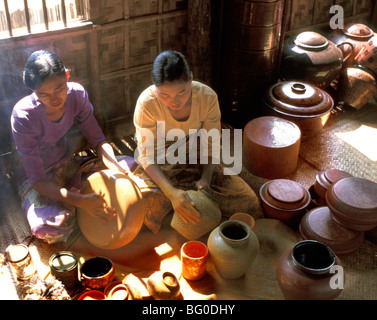 Lack-Handwerker in Bagan (Pagan), Myanmar (Burma), Asien Stockfoto