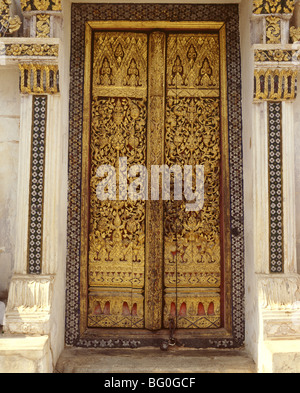 Geschnitzten und vergoldeten Holztür im Wat Na Phra Men, Ayutthaya, Thailand, Südostasien, Asien Stockfoto