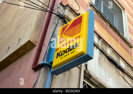 Ein Kodak-Zeichen in Barcelona, die Hauptstadt der Region Katalonien im Nordosten Spaniens. Stockfoto