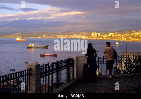 Ansicht von Valparaiso Bucht vom Paseo Gervansoni. Cerro Concepción. Valparaiso. Chile. Stockfoto