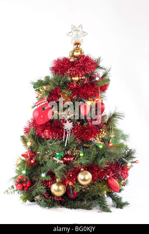 Weihnachtsbaum isoliert auf weißem Hintergrund Stockfoto