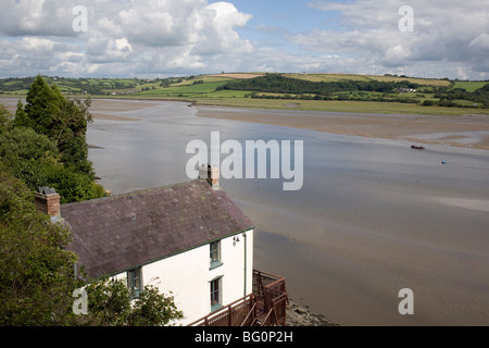 TAF-Mündung mit Dylan Thomas Bootshaus, Laugharne, Carmarthenshire, South Wales, Vereinigtes Königreich, Europa Stockfoto