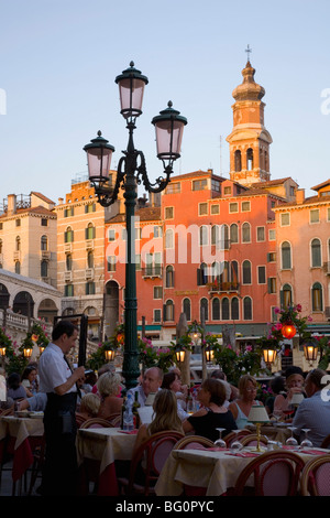 Speisen in der Nähe von Ponte di Rialto, San Polo Bezirk, Venedig, Veneto, Italien, Europa Stockfoto