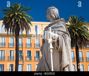 Statue von Charles ich d ' Anjou, Comte de Provence, in Place Clemenceau, Hyeres, Var, Provence, Cote d ' Azur, Frankreich, Europa Stockfoto