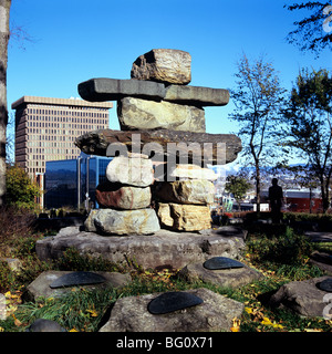 Inunnguaq Skulptur – ein Wahrzeichen der kanadischen — befindet sich vor dem Parlamentsgebäude, Sitz der Nationalversammlung von Quebec. Stockfoto