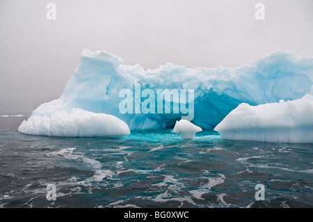 Eisberg, in der Nähe von Yalour Insel, antarktische Halbinsel, Antarktis, Polarregionen Stockfoto