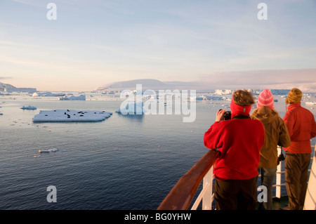 Anzeigen von Robben auf Packeis der Antarktis Klang, antarktische Halbinsel, Antarktis, Polarregionen Stockfoto