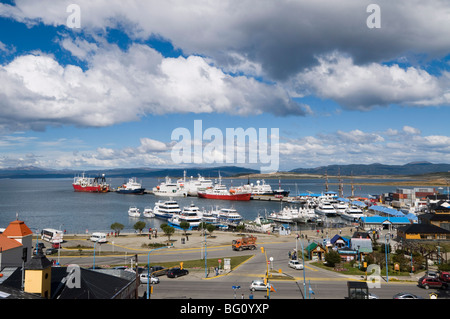 Schiffe im Hafen in die südlichste Stadt der Welt, Ushuaia, Argentinien, Südamerika Stockfoto