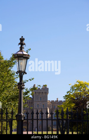 Windsor Castle am Ende von The Long Walk, Windsor, Berkshire, England, Vereinigtes Königreich, Europa Stockfoto