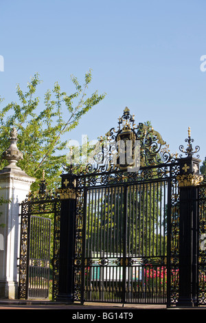 Queens Gate, Königin Marys Gärten, Regents Park, London, England, Vereinigtes Königreich, Europa Stockfoto