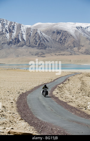 Royal Enfield Motorrad im Himalaya-Gebirge, Ladakh, Indien. Stockfoto