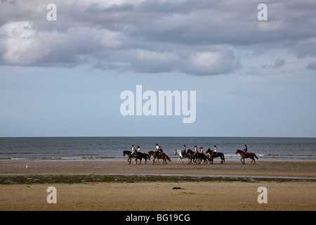 Reiter auf dem "Sword Beach", Colleville-Montgomery-Plage in der Nähe von Ouistreham, Normandie, Frankreich Stockfoto