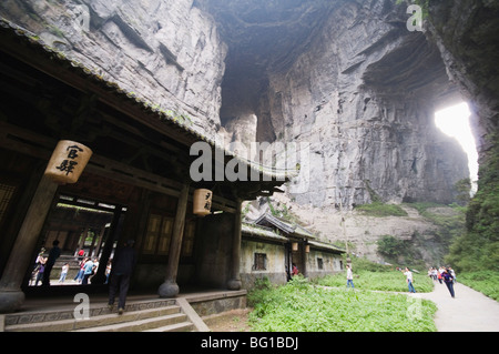 Tempelbau in Wulong Natural Rock Bridges, UNESCO-Weltkulturerbe, Chongqing Stadtbezirk, China, Asien Stockfoto