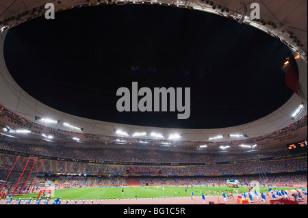 Im Inneren der Birds Nest Nationalstadion während der Olympischen Spiele 2008, Leichtathletik-Wettbewerb, Peking, China, Asien Stockfoto