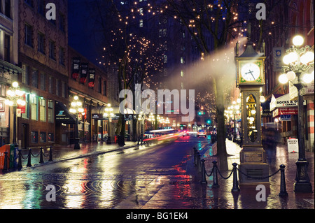 Die Dampf-Uhr in der Nacht auf Water Street, Gastown, Vancouver, Britisch-Kolumbien, Kanada, Nordamerika Stockfoto