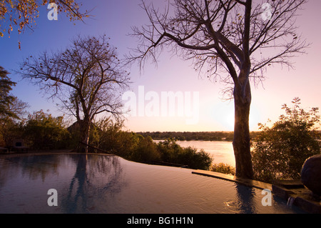 Der River Club Lodge, Sonnenuntergang am Zambesi River, Sambia, Afrika Stockfoto