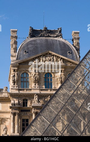 Musée du Louvre und Pei Pyramide, Paris, Frankreich, Europa Stockfoto