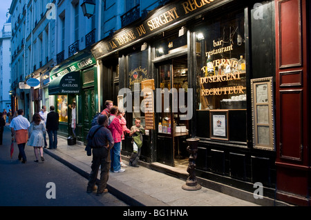 La Taverne du Sergent Recruteur Restaurant in der Abenddämmerung, Ile Saint-Louis, Paris, Frankreich, Europa Stockfoto