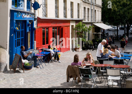 Café im Freien, Rue Barres, Stadtteil Marais, Paris, Frankreich Stockfoto