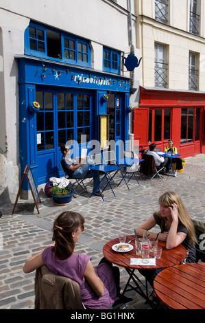 Café im Freien, Rue Barres, Stadtteil Marais, Paris, Frankreich Stockfoto