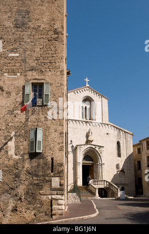 Hotel de Ville Turm und Kathedrale Notre-Dame-du-Puy, Grasse, Alpes-Maritimes, Provence, Frankreich, Europa Stockfoto