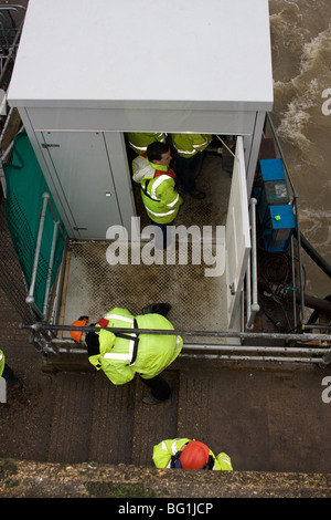 Fluss Navigation beschäftigten Mitarbeiter, Gesundheit und Sicherheit Kleidung outfits Stockfoto