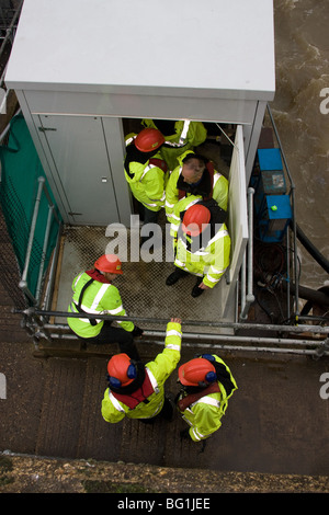 Fluss Navigation beschäftigten Mitarbeiter, Gesundheit und Sicherheit Kleidung outfits Stockfoto