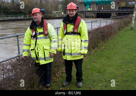 Fluss Navigation beschäftigten Mitarbeiter, Gesundheit und Sicherheit Kleidung outfits Stockfoto