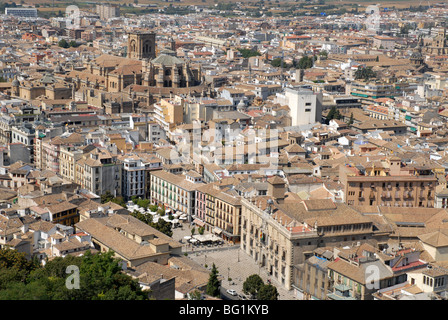 Blick auf Kathedrale von Granada und Stadt Gebäude von der Alhambra, Granada, Andalusien, Spanien Stockfoto