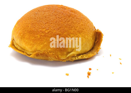 Kaffee Brötchen und Krümel isoliert auf weißem Hintergrund Stockfoto