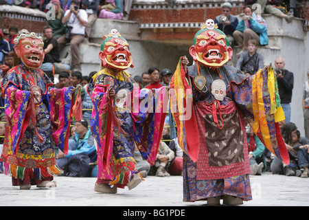 Lamas, die tanzen in Hemis Festival in Ladakh, Indien, Asien Stockfoto