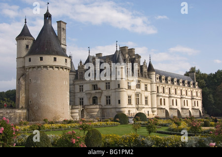 Chateau de Chenonceau und Marques Turm von Catherine de Medici Garten, Cher-Tal, Indre-et-Loire, Pays De La Loire, Frankreich Stockfoto