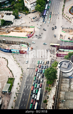 XinJieKu Kreuzung in Nanjing. Werke von der neuen U-Bahn-Linie sind fast vorbei. Stockfoto