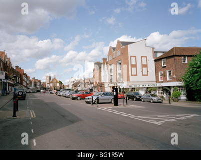 Marlborough High Street in Marlborough in Wiltshire in England in Großbritannien im Vereinigten Königreich Großbritannien. Marktgemeinde Geschichte Kultur Stockfoto