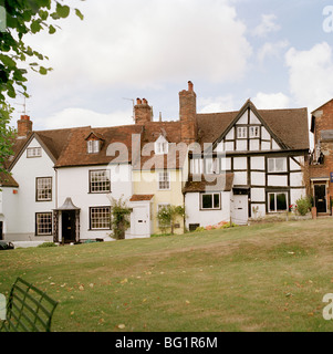 Das Grün im Marlborough in Wiltshire in England in Großbritannien im Vereinigten Königreich Großbritannien. Altes Haus Geschichte mittelalterlichen Gehäuse Stockfoto