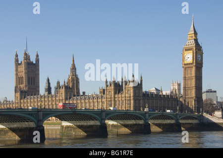 Westminster Bridge über die Themse, die Häuser des Parlaments, London, England, Vereinigtes Königreich Stockfoto