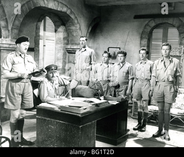 ICH NUR ARSKED! 1958-Columbia-Film mit Bernard Bresslaw Dritter von links neben Alfie Bass Stockfoto