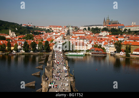 Erhöhten Blick auf die Karlsbrücke, UNESCO-Weltkulturerbe, Prag, Tschechische Republik, Europa Stockfoto