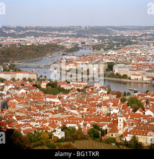 Welt zu reisen. Blick über Mala Strana Kleinseite in der alten Stadt Prag in der Tschechischen Republik in Osteuropa. Kulturgeschichte Stockfoto