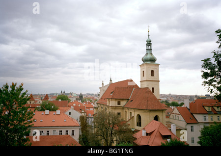 Welt zu reisen. Blick über Mala Strana Kleinseite in der alten Stadt Prag in der Tschechischen Republik in Osteuropa. Kulturgeschichte Stockfoto