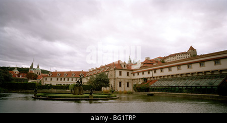 Welt zu reisen. Wallenstein-Palais in Mala Strana Kleinseite in der alten Stadt Prag in der Tschechischen Republik in Osteuropa. Kulturgeschichte Stockfoto